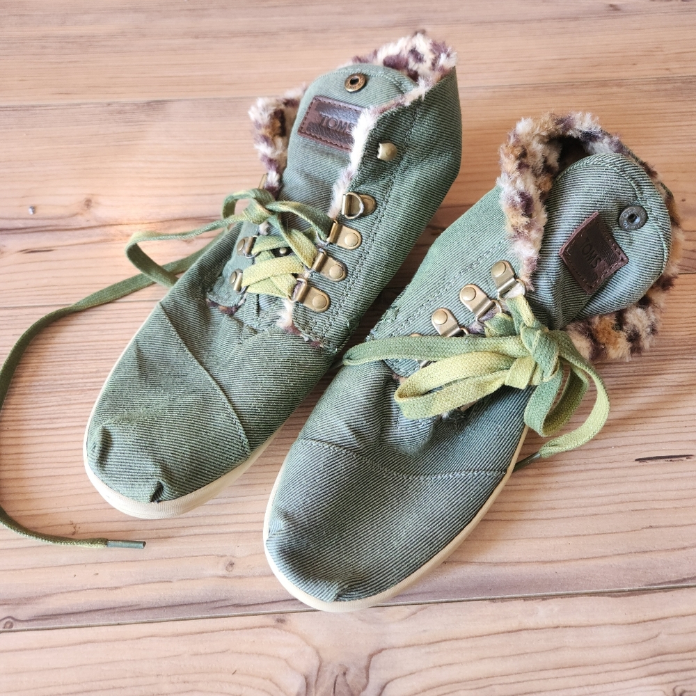 Toms Shoes, size 8M
